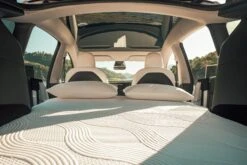 Snuuzu Camping Matratze Für Das Tesla Model Y -Shop4tesla Store 20230103 4eyes 2023 snuuzu l0500 1jpg