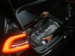 Snuuzu Camping Matratze Für Das Tesla Model 3 -Shop4tesla Store 4eyes 250315 snuuzu 3 trunk 13 1jpg