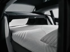 Snuuzu Camping Matratze Für Das Tesla Model 3 -Shop4tesla Store 4eyes 250319 snuuzu 3 hoedenplank 14jpg
