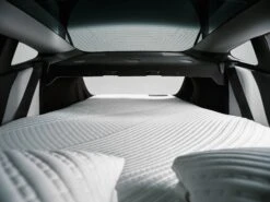 Snuuzu Camping Matratze Für Das Tesla Model 3 -Shop4tesla Store 4eyes 250319 snuuzu 3 inside 13 1jpg