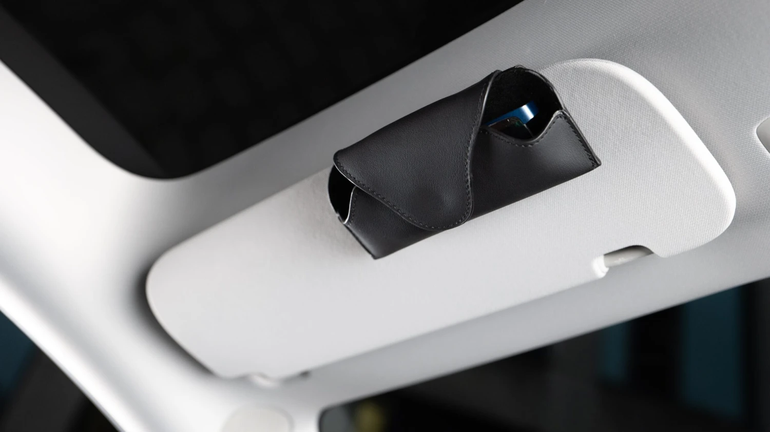 Brillenetui Für Die Sonnenblende Aller Tesla Modelle 4 Brillenetui Für Die Sonnenblende Aller Tesla Modelle - Image 2