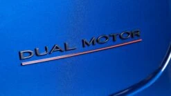 Dual Motor Schriftzug Für Das Tesla Model 3/Y -Shop4tesla Store dual motor schriftzug fur das tesla model 3y 729938