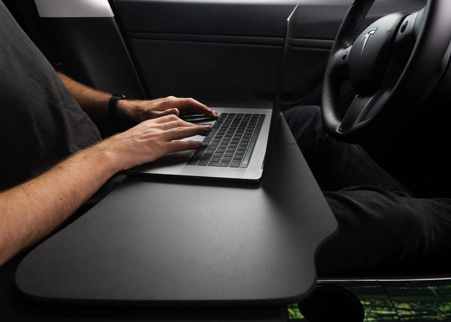 Mobiler Arbeitstisch "TesmeX" Für Das Tesla Model 3/Y 4 Mobiler Arbeitstisch "TesmeX" Für Das Tesla Model 3/Y - Image 2